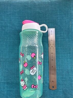 Hello Kitty Water Bottle 30oz Sanrio BPA Free Cute Kawaii Bottle